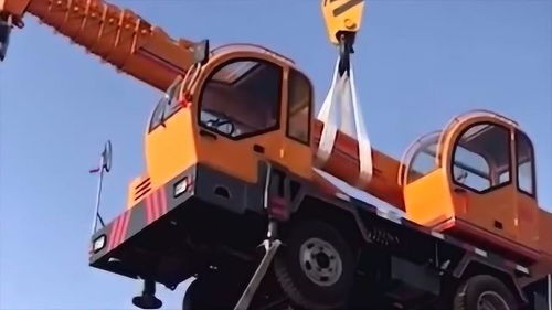 科技探秘 百噸工程機(jī)械高空懸掛，吊車(chē)起重能力顯神威
